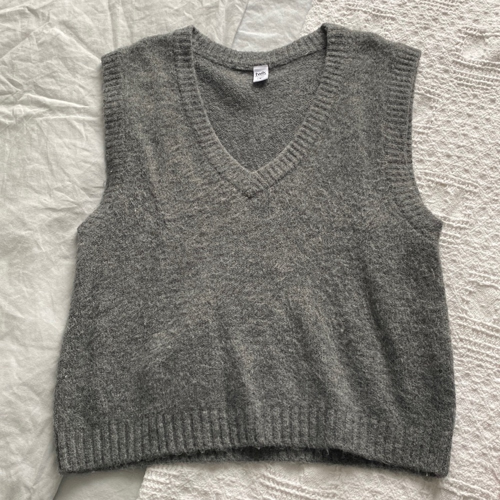 Sweater vest